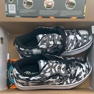 Heelys NEW in Box Pro 20 Youth 6 Camo Black Complete Set with Wheels